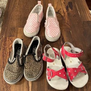 Lot of 3 pairs of toddler shoes
